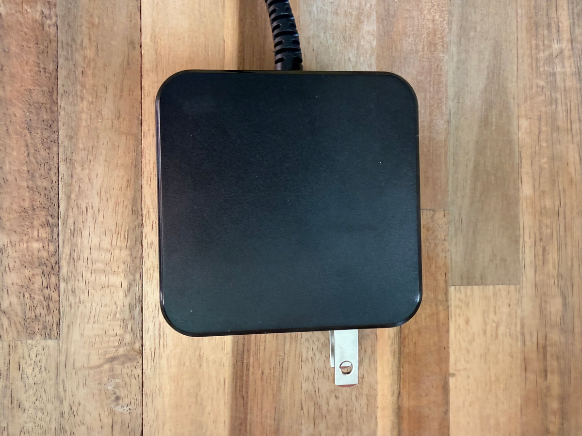 45W USB-C Power Adapter for Arduino UNO Q