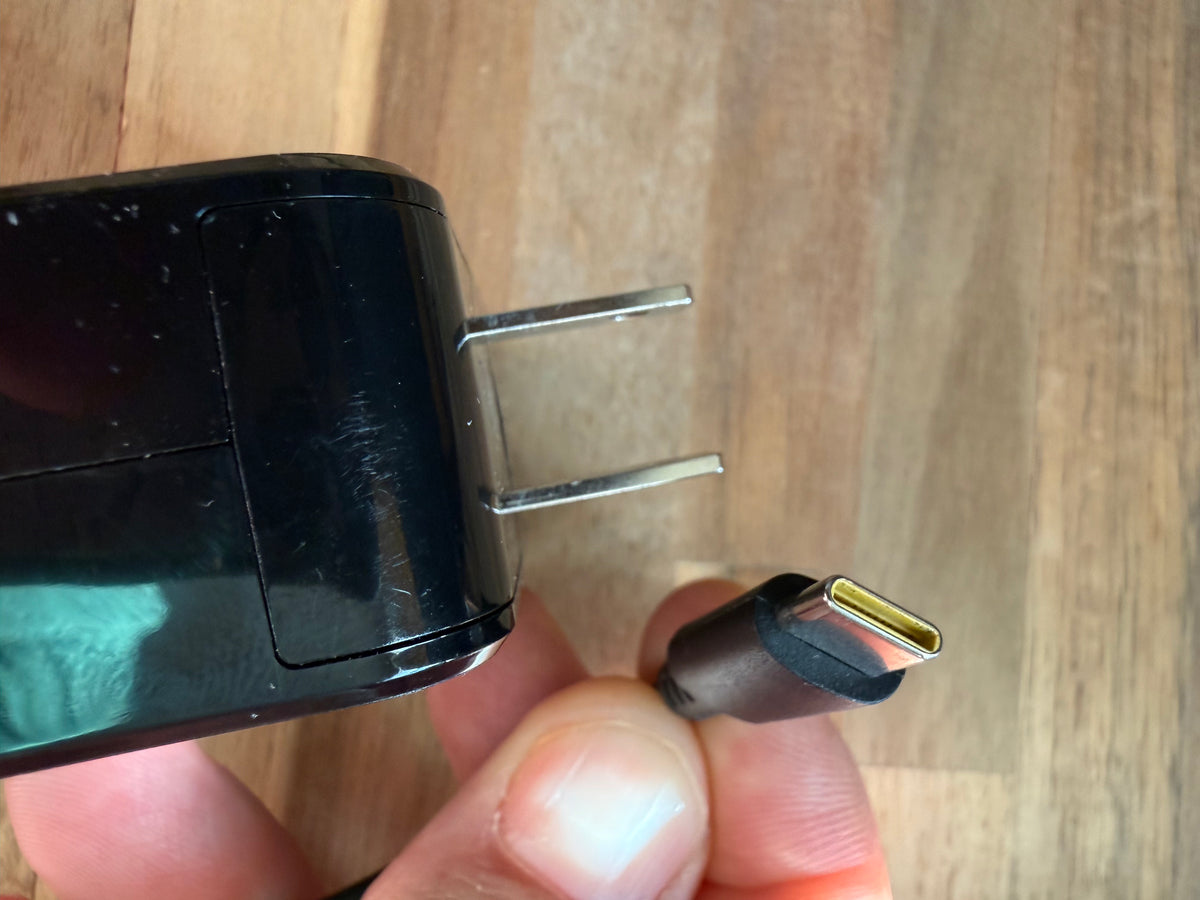 45W USB-C Power Adapter for Arduino UNO Q